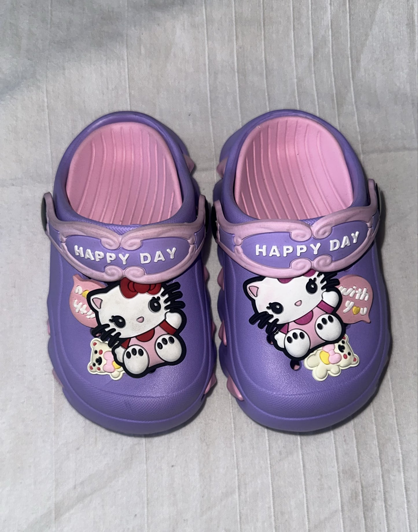 Zuecos infantiles con diseño de Gatita
